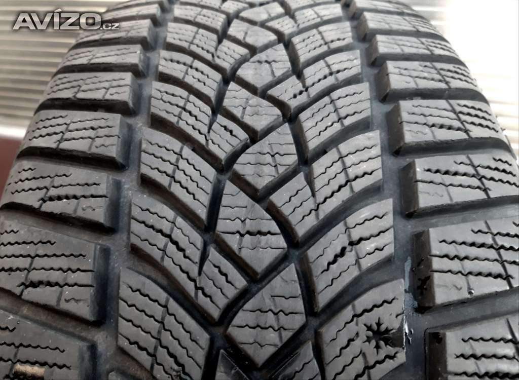Sada pěkných zimních pneu 215/45 R16 Goodyear 