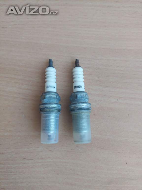 2 zapalovací svíčky Brisk D14YC