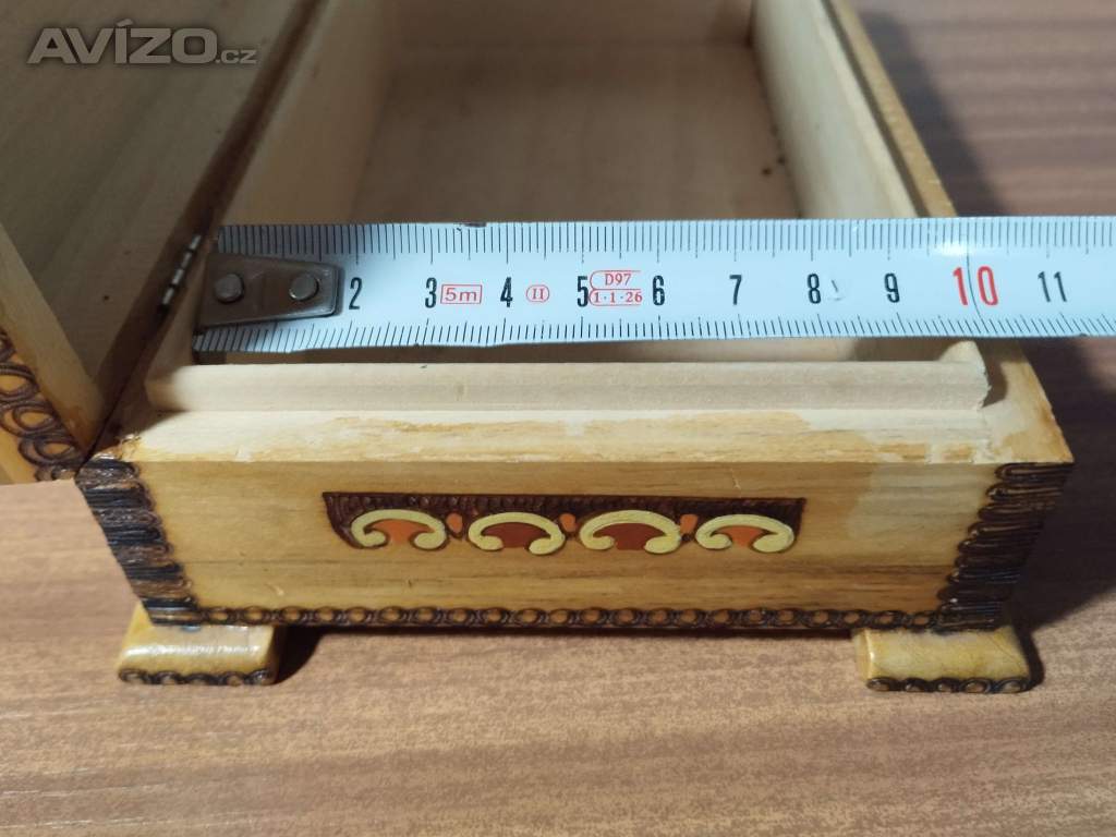 Foto inzerátu Dřevěná šperkovnice + bižuterie