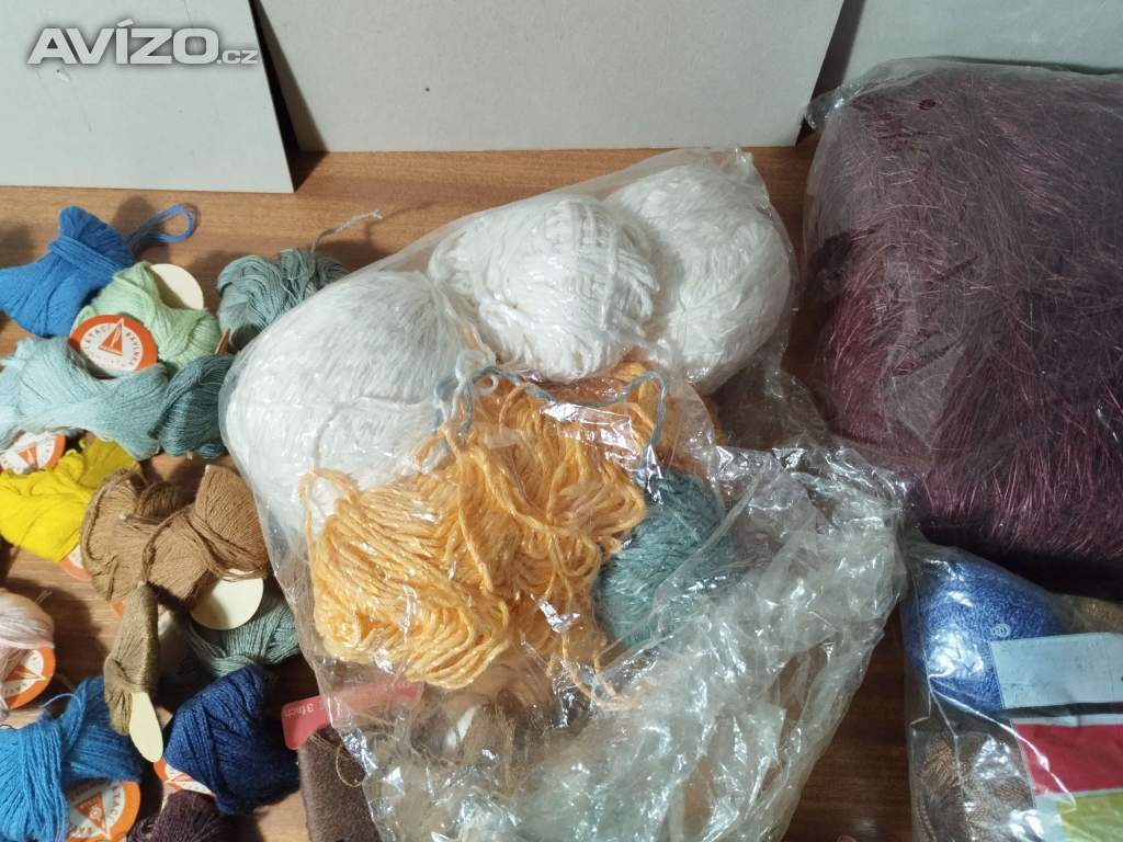 Foto inzerátu Bavlnky/Nitě/Gumy/Záplaty/Kroužky - Šicí potřeby