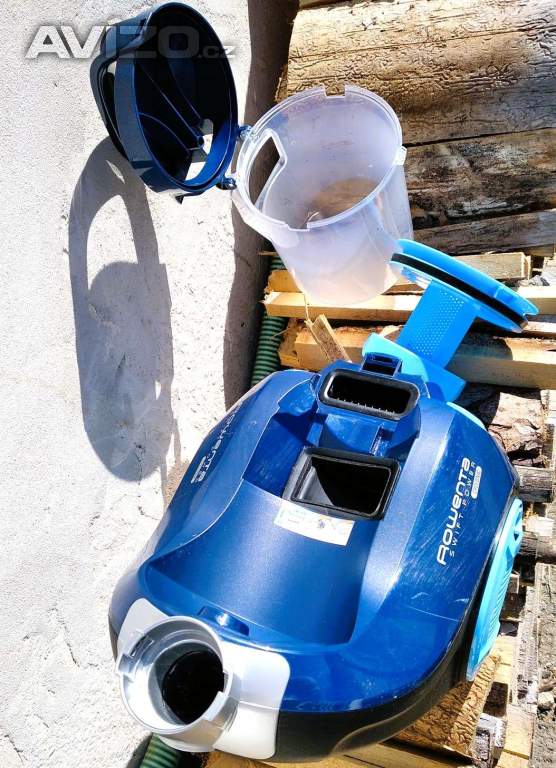 Foto inzerátu Jako nový - malý vysavač BEZSÁČKOVÝ