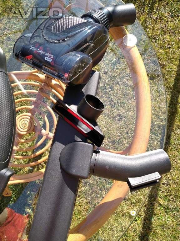 Foto inzerátu Jako nový - malý vysavač BEZSÁČKOVÝ