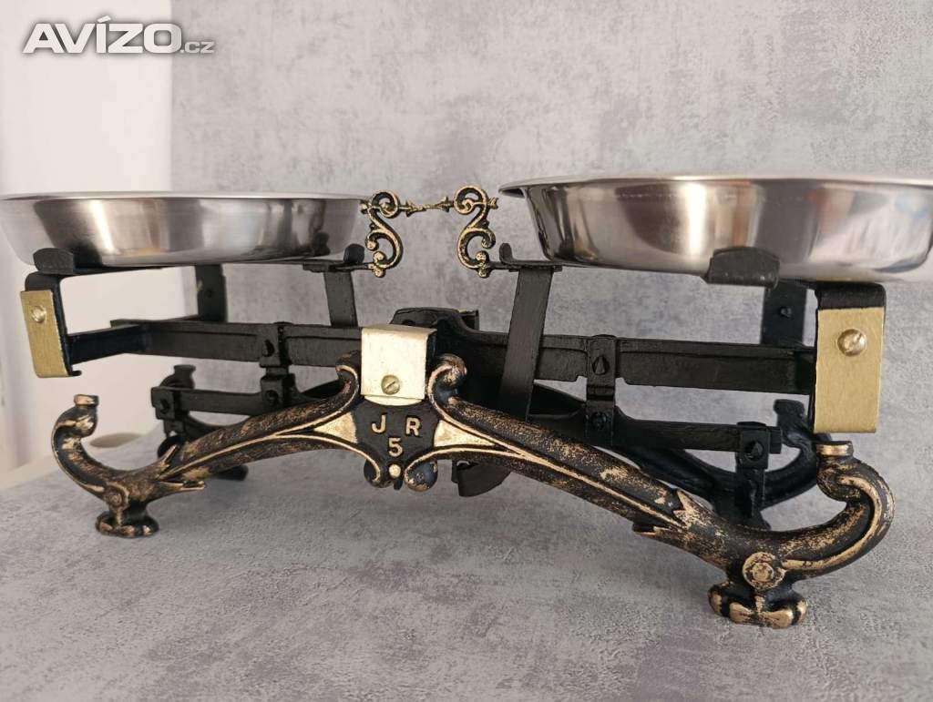 Foto inzerátu Staré 5kg dvoumiskové váhy po renovaci.