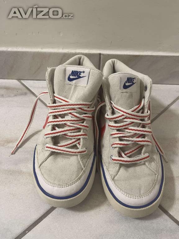 Dětské tenisky Nike.