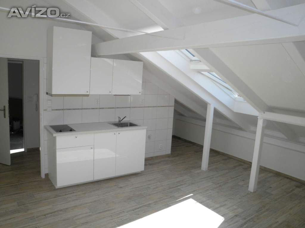 Pronajmu podkrovní garsoniéru v Břeclavi