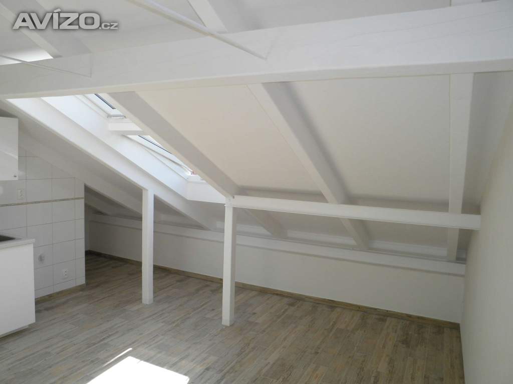 Foto inzerátu Pronajmu podkrovní garsoniéru v Břeclavi