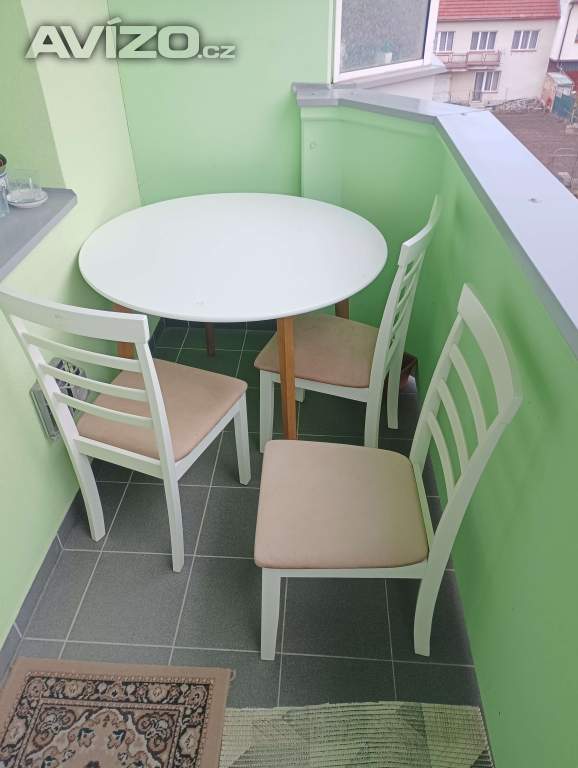 Foto inzerátu Jídelní stůl 