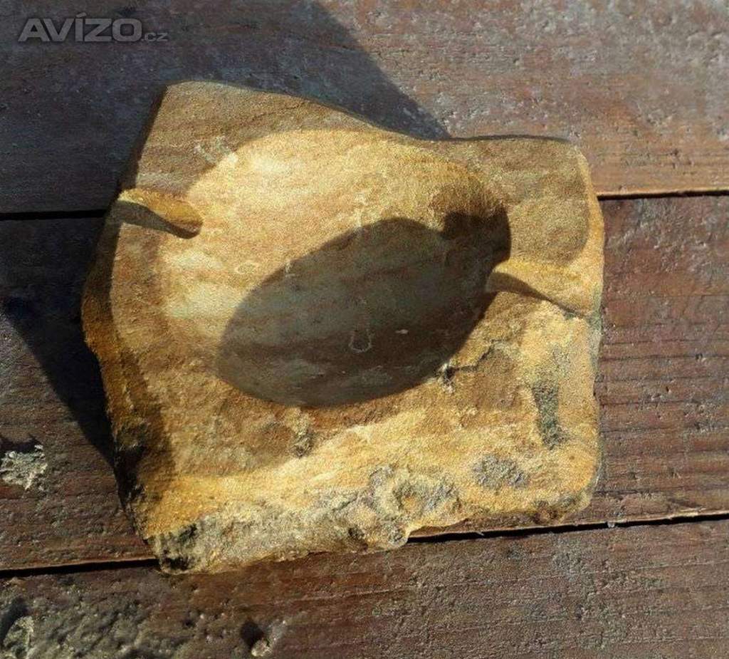 Foto inzerátu Kamenné popelníky