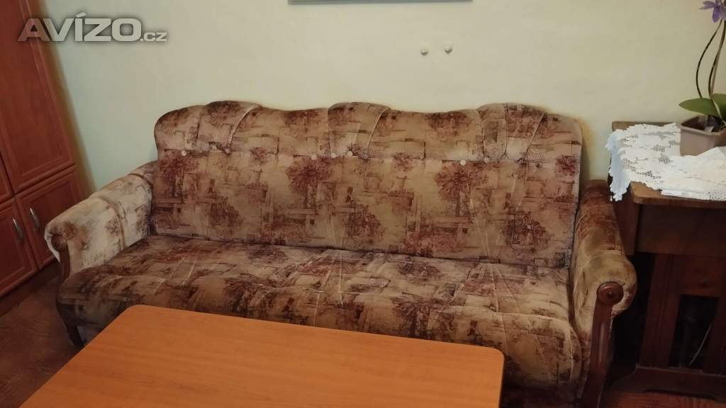 Foto inzerátu stěna a křesla