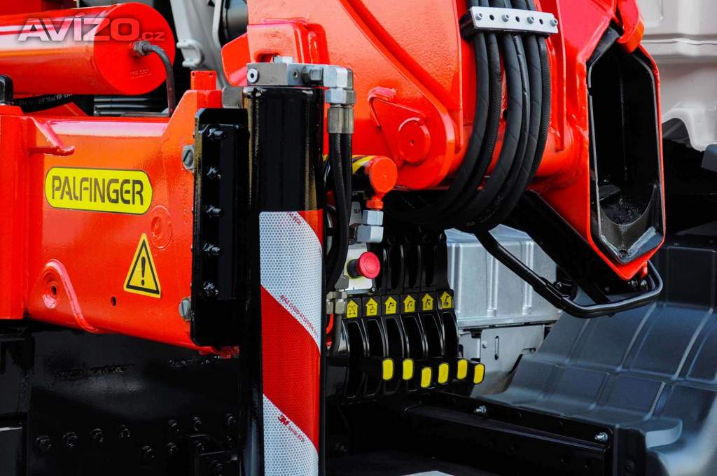 Foto inzerátu 6X4 MAN TGS 33.400 HÁKOVÝ NOSIČ KONTEJNERŮ + HYDRAULICKÁ RUKA