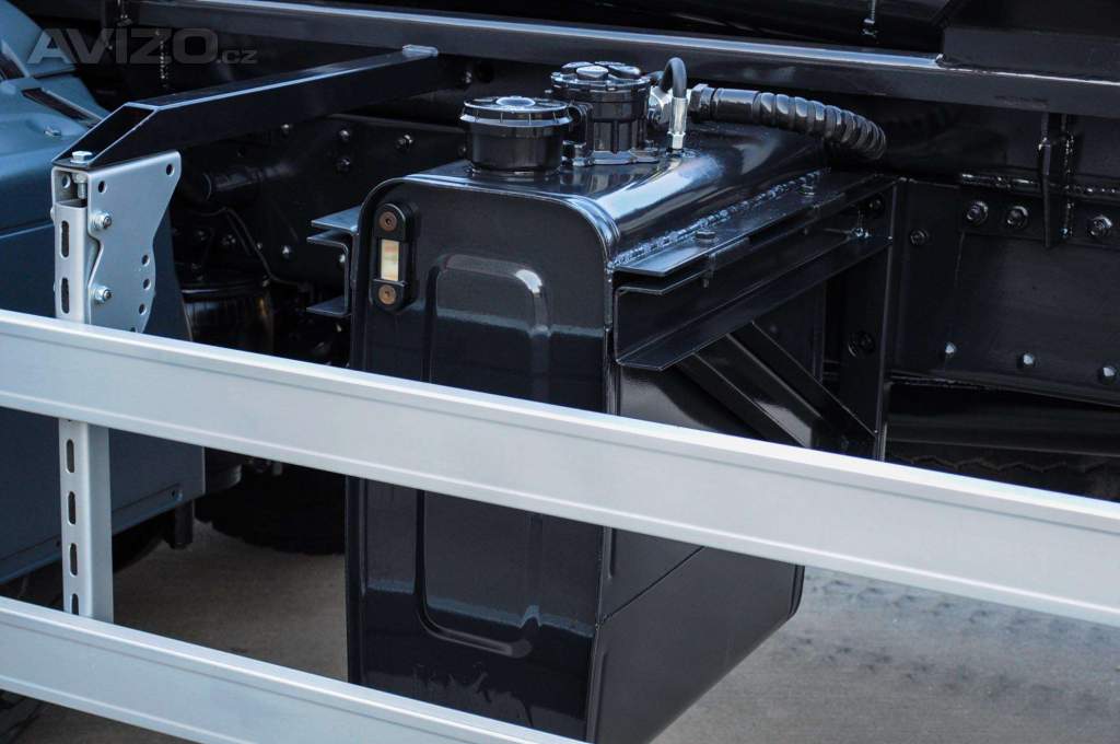 Foto inzerátu 6X4 MAN TGS 33.400 HÁKOVÝ NOSIČ KONTEJNERŮ + HYDRAULICKÁ RUKA
