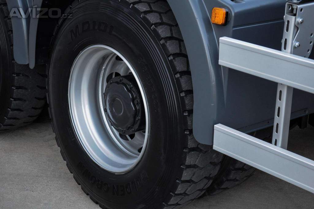 Foto inzerátu 6X4 MAN TGS 33.400 HÁKOVÝ NOSIČ KONTEJNERŮ + HYDRAULICKÁ RUKA