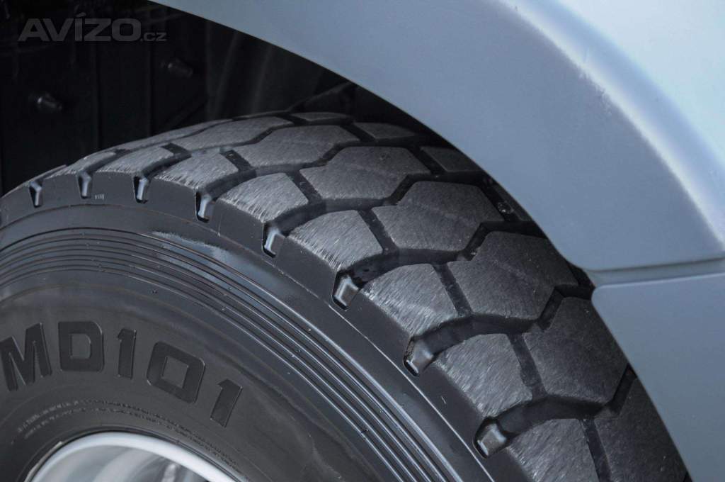 Foto inzerátu 6X4 MAN TGS 33.400 HÁKOVÝ NOSIČ KONTEJNERŮ + HYDRAULICKÁ RUKA