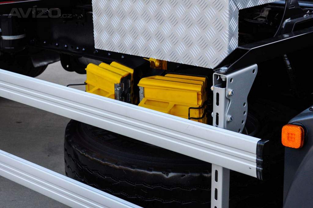 Foto inzerátu 6X4 MAN TGS 33.400 HÁKOVÝ NOSIČ KONTEJNERŮ + HYDRAULICKÁ RUKA