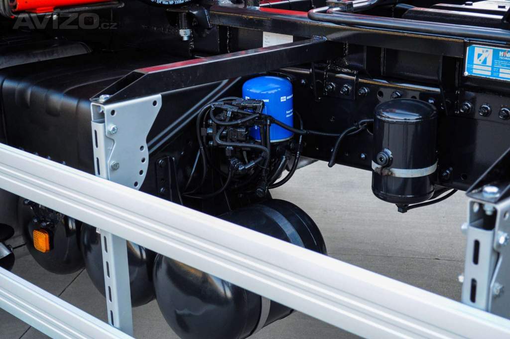 Foto inzerátu 6X4 MAN TGS 33.400 HÁKOVÝ NOSIČ KONTEJNERŮ + HYDRAULICKÁ RUKA