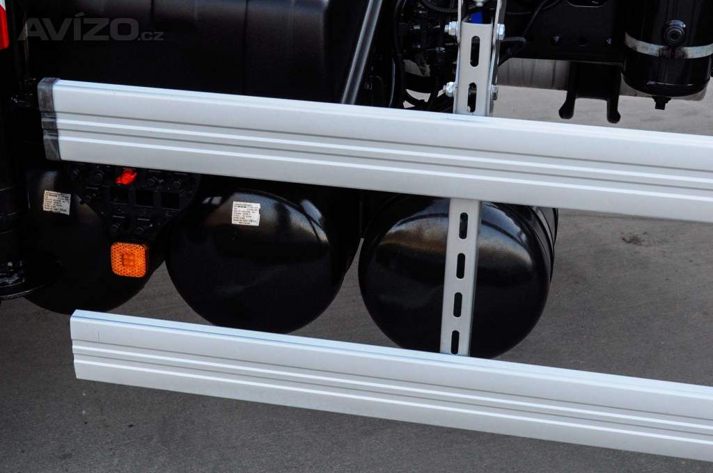 Foto inzerátu 6X4 MAN TGS 33.400 HÁKOVÝ NOSIČ KONTEJNERŮ + HYDRAULICKÁ RUKA
