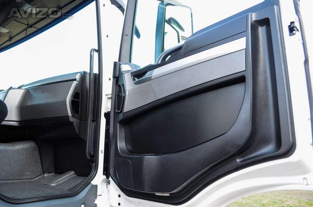 Foto inzerátu 6X4 MAN TGS 33.400 HÁKOVÝ NOSIČ KONTEJNERŮ + HYDRAULICKÁ RUKA