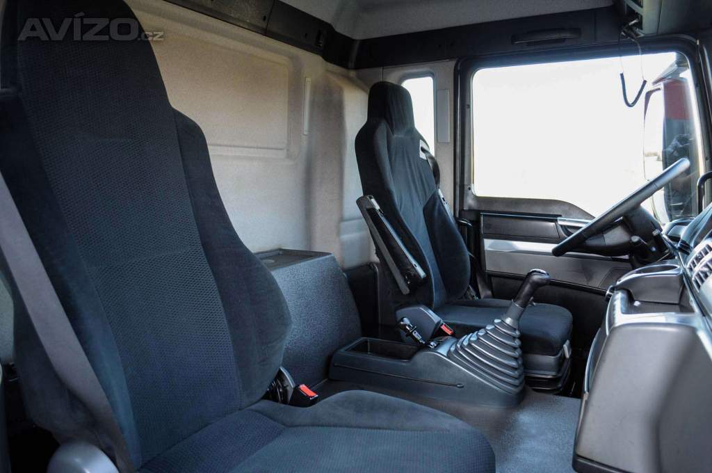 Foto inzerátu 6X4 MAN TGS 33.400 HÁKOVÝ NOSIČ KONTEJNERŮ + HYDRAULICKÁ RUKA