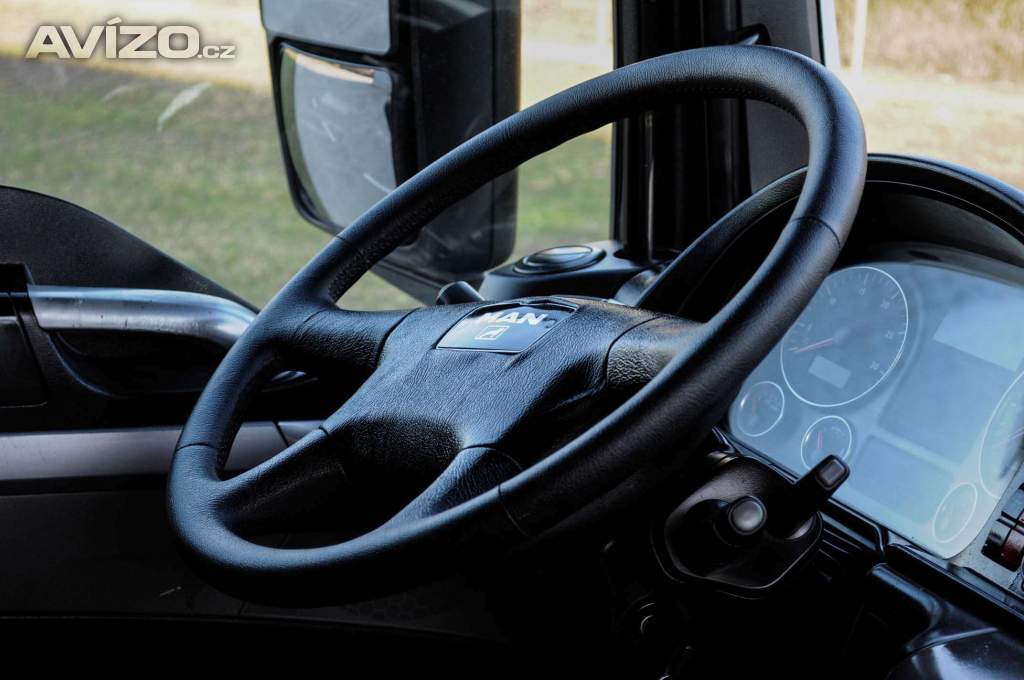Foto inzerátu 6X4 MAN TGS 33.400 HÁKOVÝ NOSIČ KONTEJNERŮ + HYDRAULICKÁ RUKA