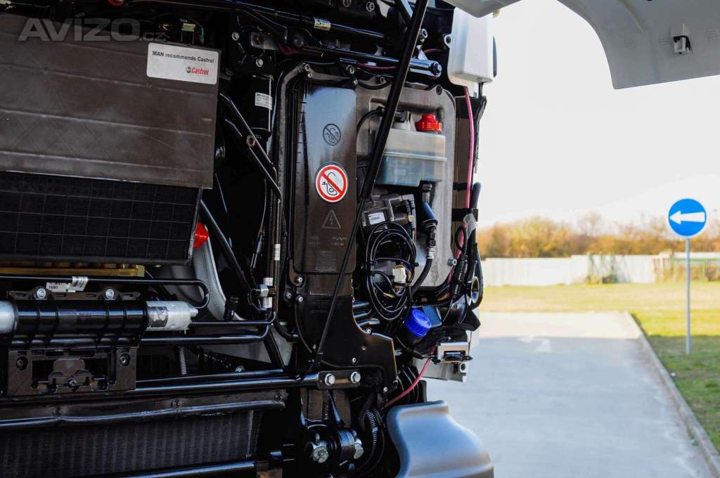 Foto inzerátu 6X4 MAN TGS 33.400 HÁKOVÝ NOSIČ KONTEJNERŮ + HYDRAULICKÁ RUKA