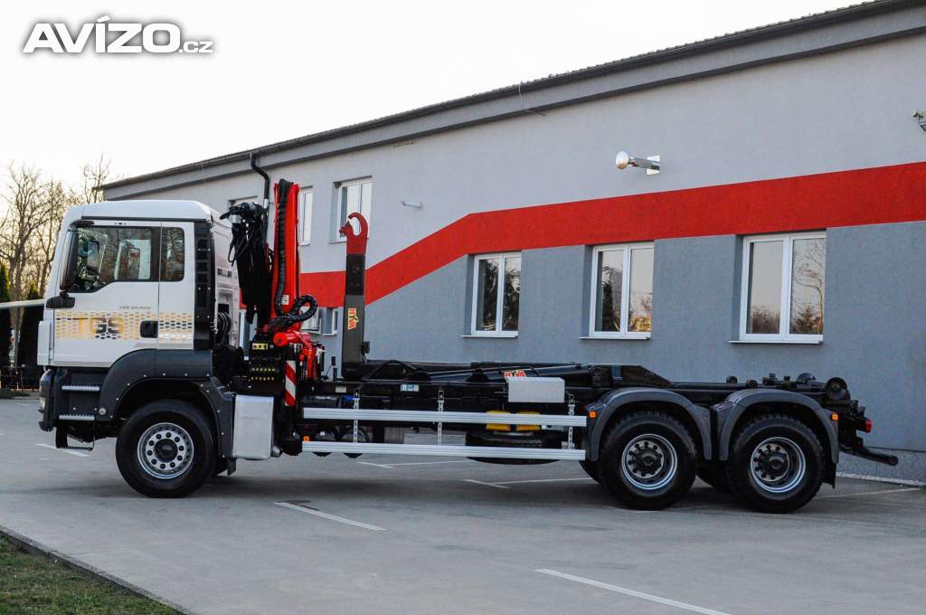 Foto inzerátu 6X4 MAN TGS 33.400 HÁKOVÝ NOSIČ KONTEJNERŮ + HYDRAULICKÁ RUKA