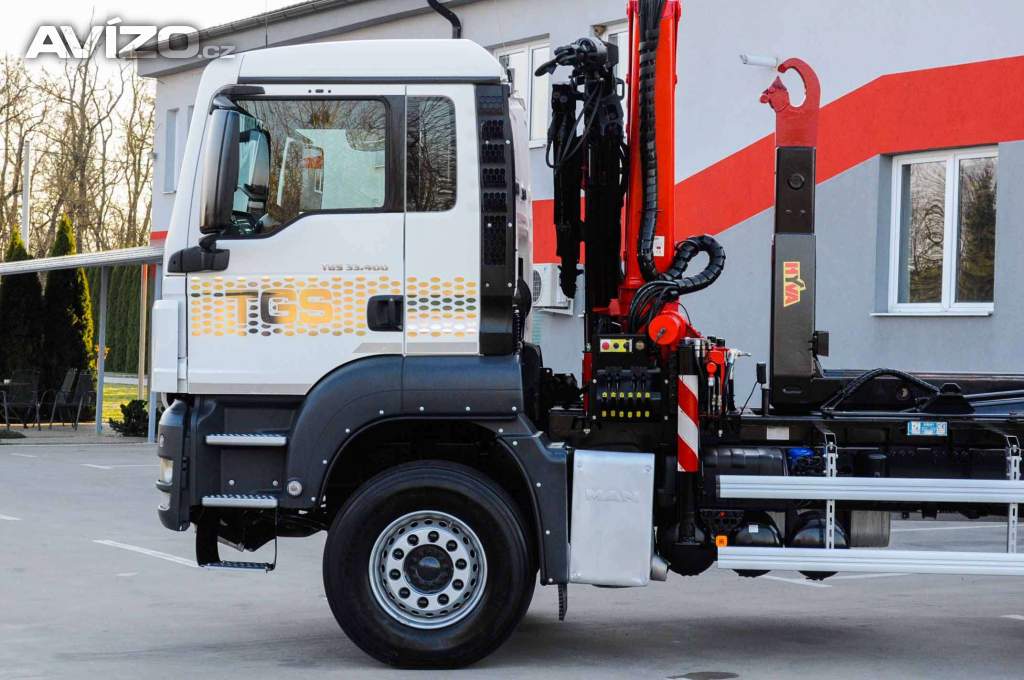 Foto inzerátu 6X4 MAN TGS 33.400 HÁKOVÝ NOSIČ KONTEJNERŮ + HYDRAULICKÁ RUKA