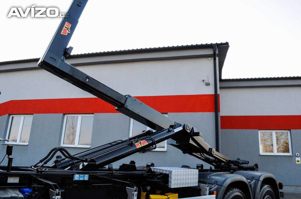 Foto inzerátu 6X4 MAN TGS 33.400 HÁKOVÝ NOSIČ KONTEJNERŮ + HYDRAULICKÁ RUKA