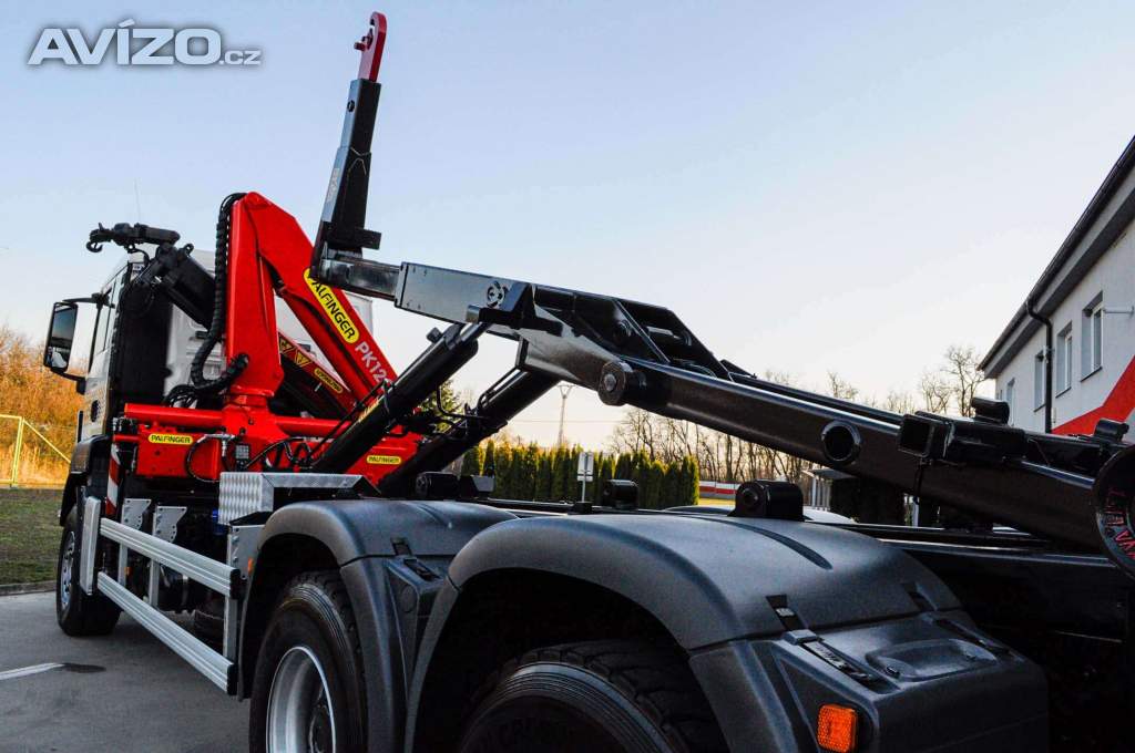 Foto inzerátu 6X4 MAN TGS 33.400 HÁKOVÝ NOSIČ KONTEJNERŮ + HYDRAULICKÁ RUKA