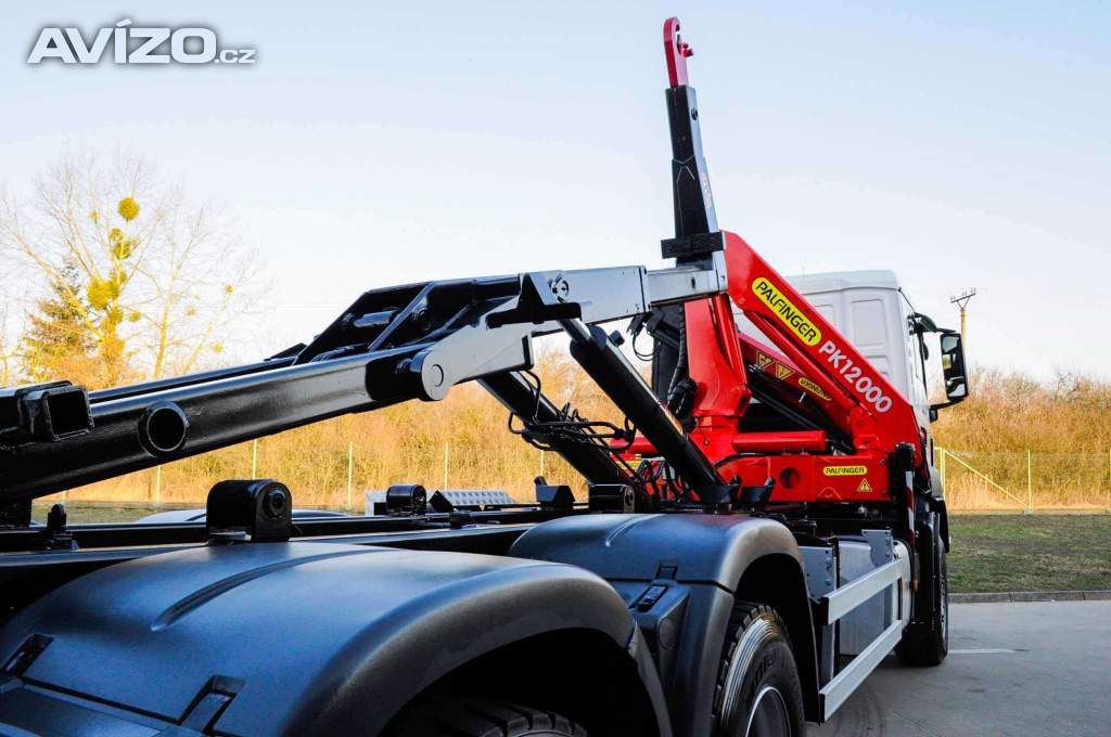 Foto inzerátu 6X4 MAN TGS 33.400 HÁKOVÝ NOSIČ KONTEJNERŮ + HYDRAULICKÁ RUKA