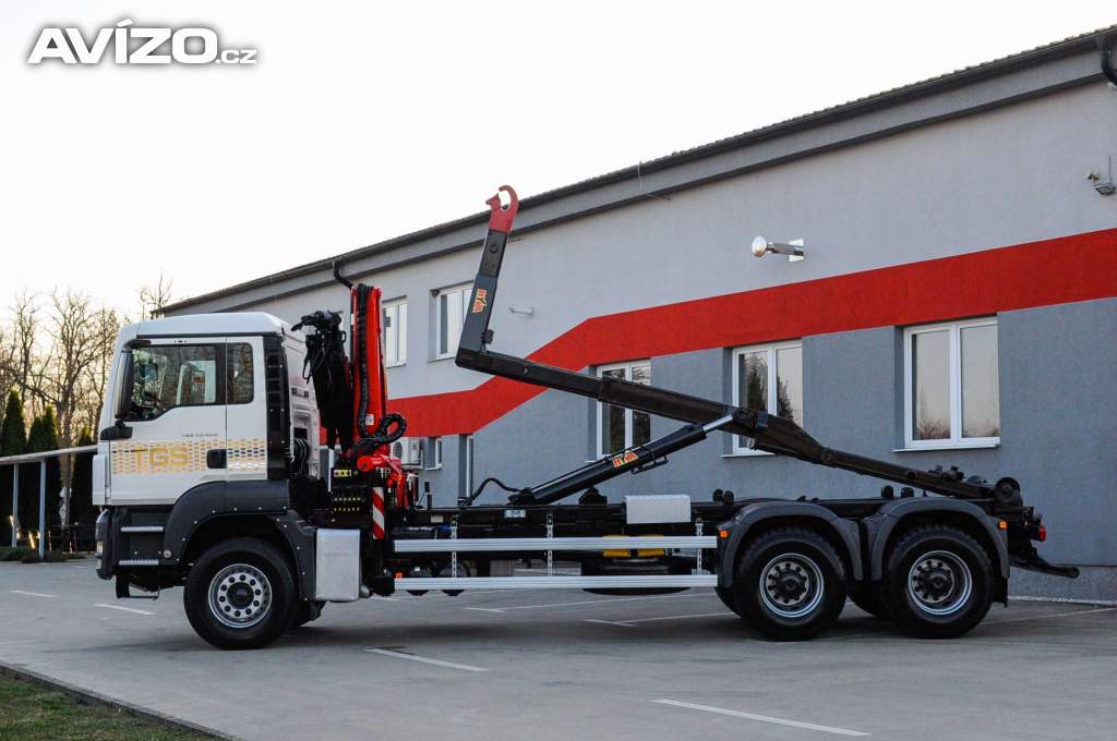 Foto inzerátu 6X4 MAN TGS 33.400 HÁKOVÝ NOSIČ KONTEJNERŮ + HYDRAULICKÁ RUKA