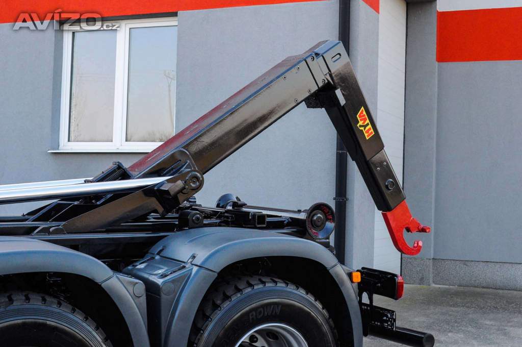 Foto inzerátu 6X4 MAN TGS 33.400 HÁKOVÝ NOSIČ KONTEJNERŮ + HYDRAULICKÁ RUKA