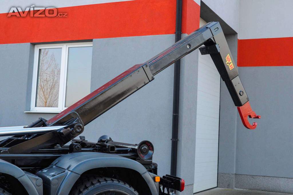 Foto inzerátu 6X4 MAN TGS 33.400 HÁKOVÝ NOSIČ KONTEJNERŮ + HYDRAULICKÁ RUKA