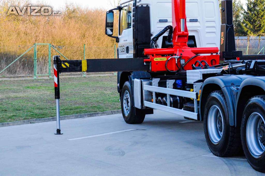 Foto inzerátu 6X4 MAN TGS 33.400 HÁKOVÝ NOSIČ KONTEJNERŮ + HYDRAULICKÁ RUKA