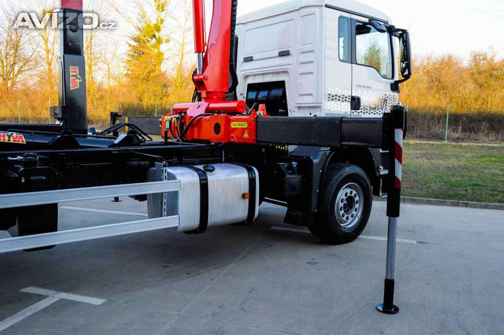 Foto inzerátu 6X4 MAN TGS 33.400 HÁKOVÝ NOSIČ KONTEJNERŮ + HYDRAULICKÁ RUKA