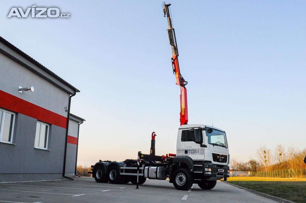 Foto inzerátu 6X4 MAN TGS 33.400 HÁKOVÝ NOSIČ KONTEJNERŮ + HYDRAULICKÁ RUKA