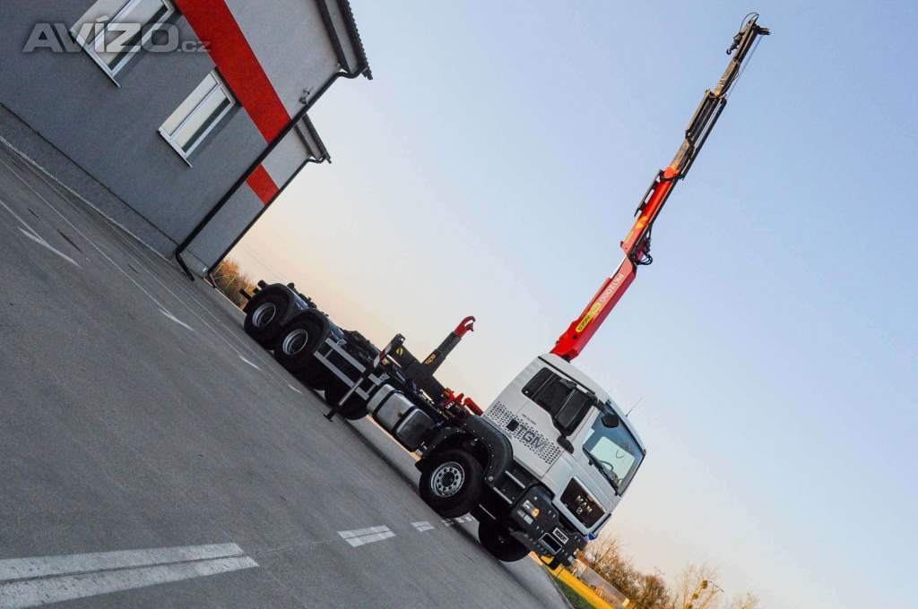 Foto inzerátu 6X4 MAN TGS 33.400 HÁKOVÝ NOSIČ KONTEJNERŮ + HYDRAULICKÁ RUKA