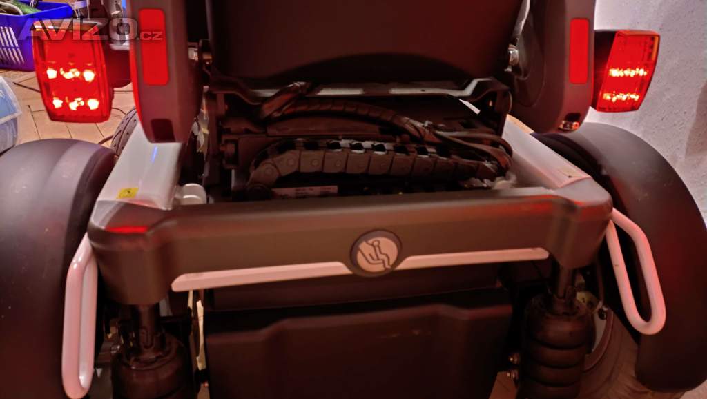 Foto inzerátu PRODÁM elektrický invalidní vozík zn. Handicare Puma 40 SEDEO