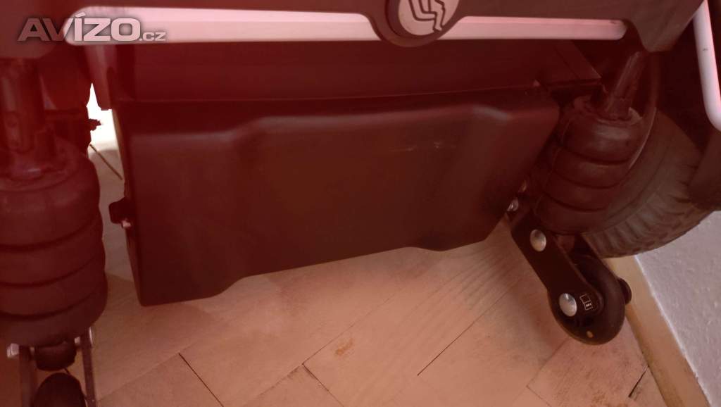 Foto inzerátu PRODÁM elektrický invalidní vozík zn. Handicare Puma 40 SEDEO