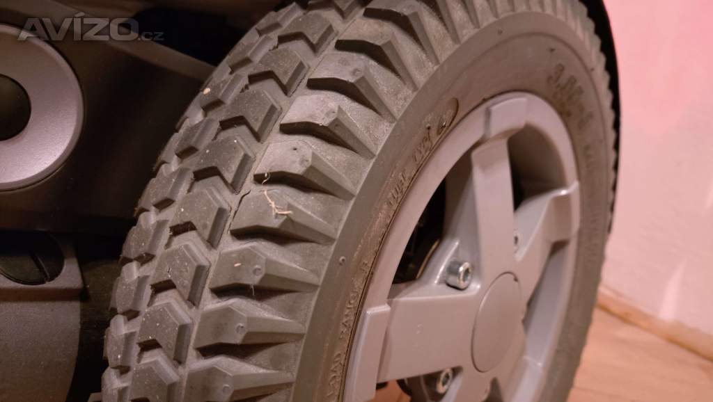 Foto inzerátu PRODÁM elektrický invalidní vozík zn. Handicare Puma 40 SEDEO
