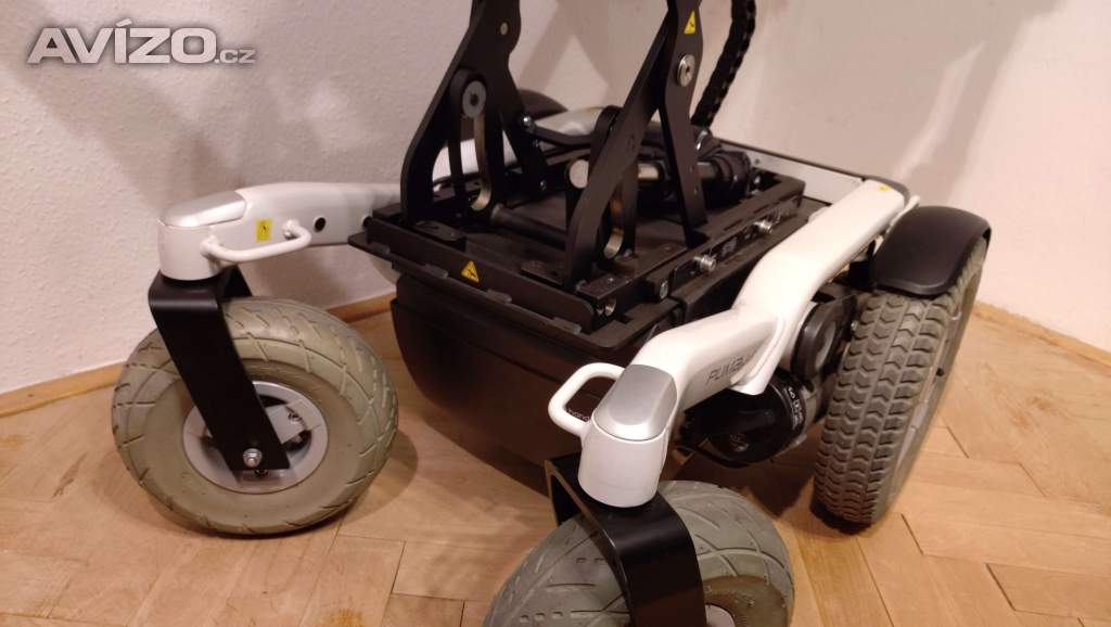 Foto inzerátu PRODÁM elektrický invalidní vozík zn. Handicare Puma 40 SEDEO