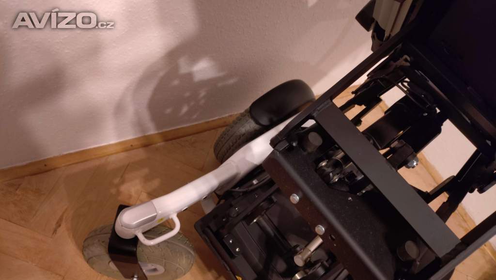 Foto inzerátu PRODÁM elektrický invalidní vozík zn. Handicare Puma 40 SEDEO