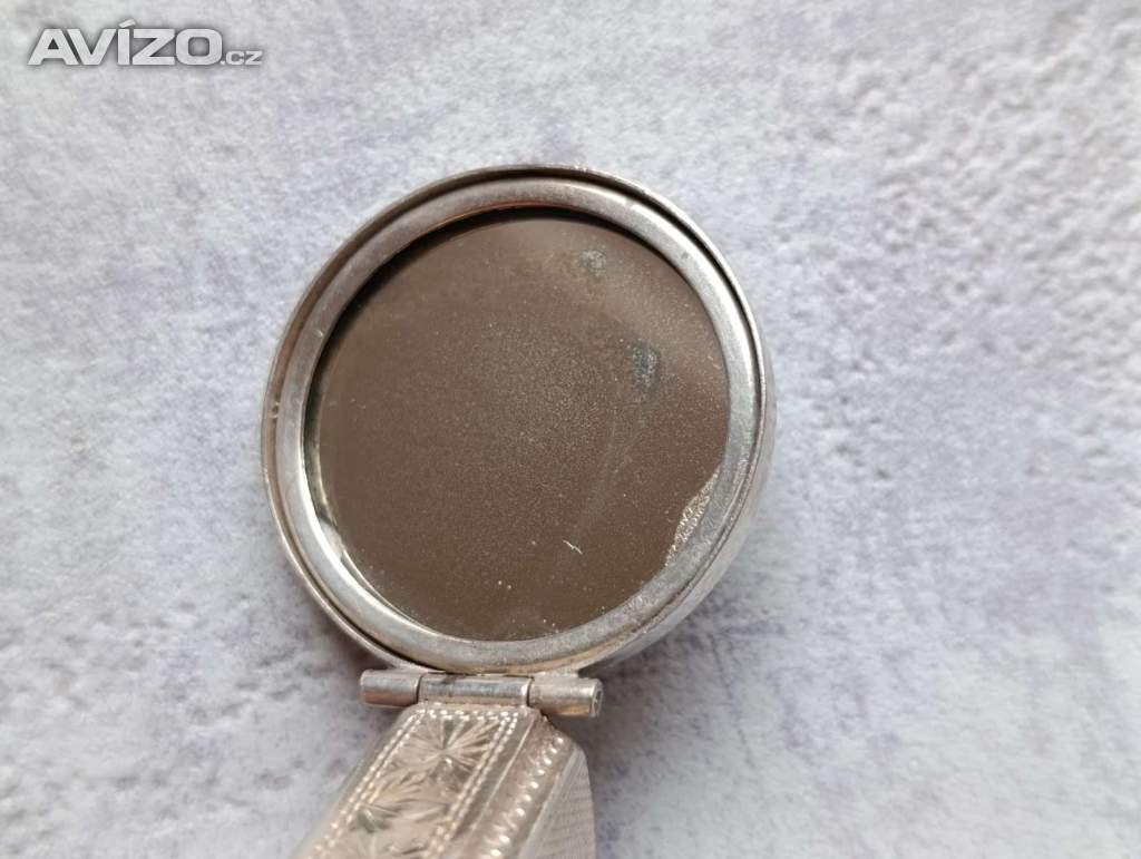 Foto inzerátu Starožitná stříbrná rtěnka 900/1000 se zrcátkem