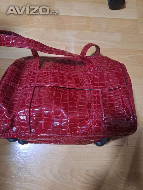Foto inzerátu Dámská elegantní kabelka červené barvy zn. BOSSANNA