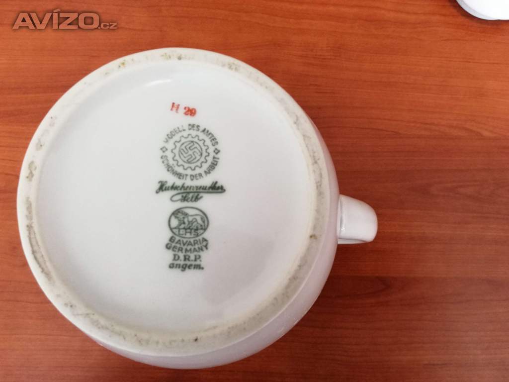 Foto inzerátu PRODÁM PORCELÁNOVOU KONVICI Z LET 1934-1942 