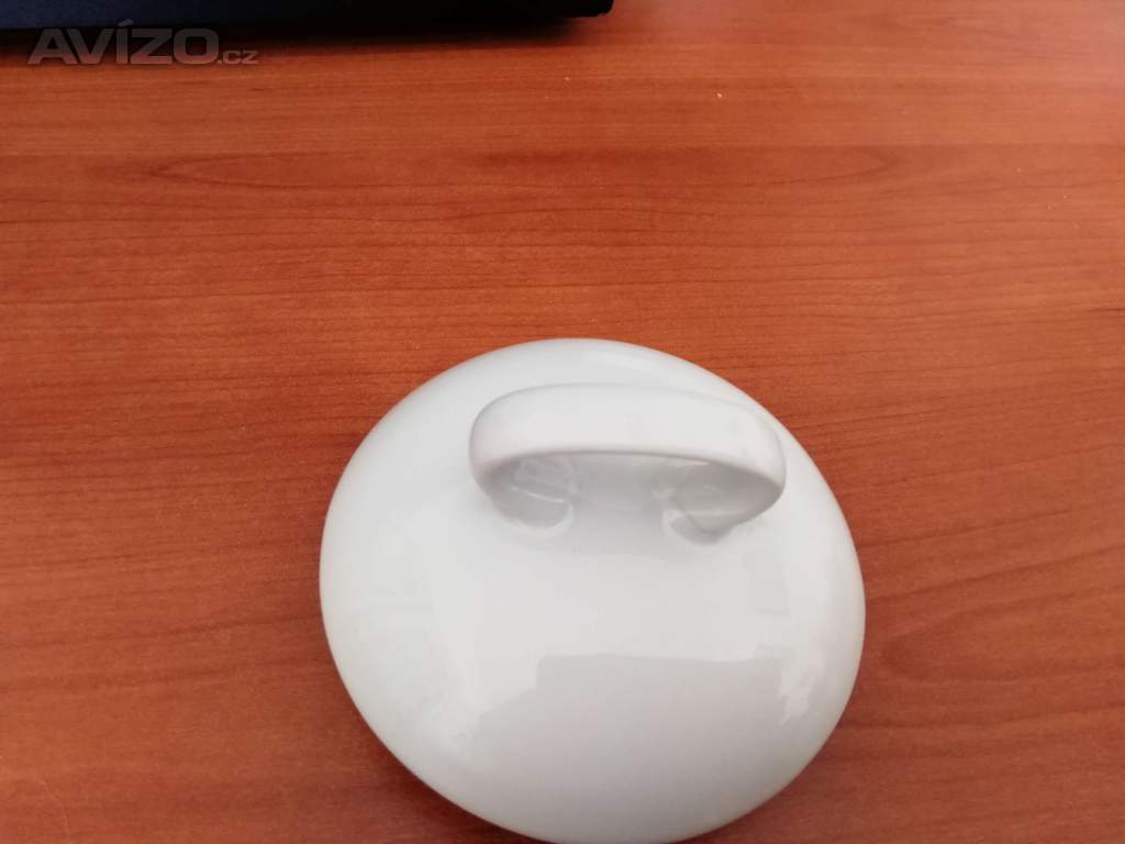 Foto inzerátu PRODÁM PORCELÁNOVOU KONVICI Z LET 1934-1942 