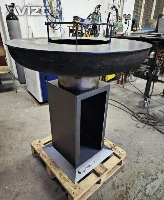 Párty gril / zahradní ohniště s opékací deskou Ø 920 mm, výška 990 mm