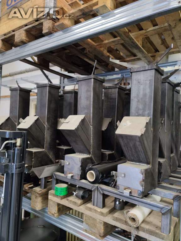 Foto inzerátu Rocket stove / turbo pecek - kempinkový vařič + gril (litina)
