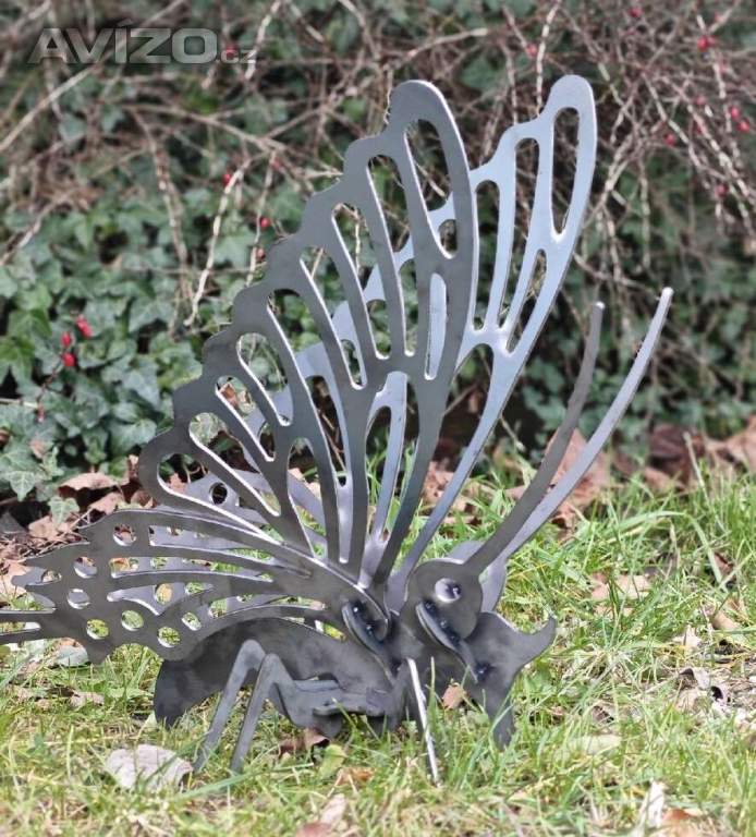 Foto inzerátu Kovový motýl – zahradní dekorace, výška 45 cm – stojící