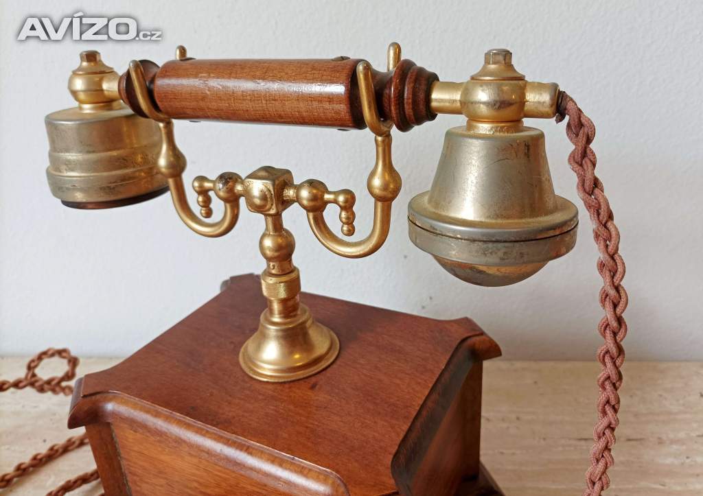 Foto inzerátu Vintage elegantní stolní telefon v krásném stavu 