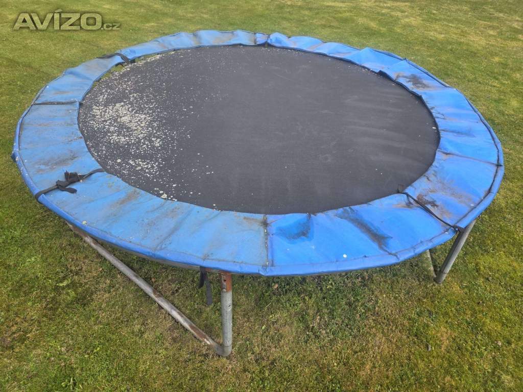 Daruji trampolínu o průměru 245 cm